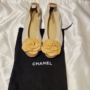 CHANEL Cream Flats with Raffia Floral Accents